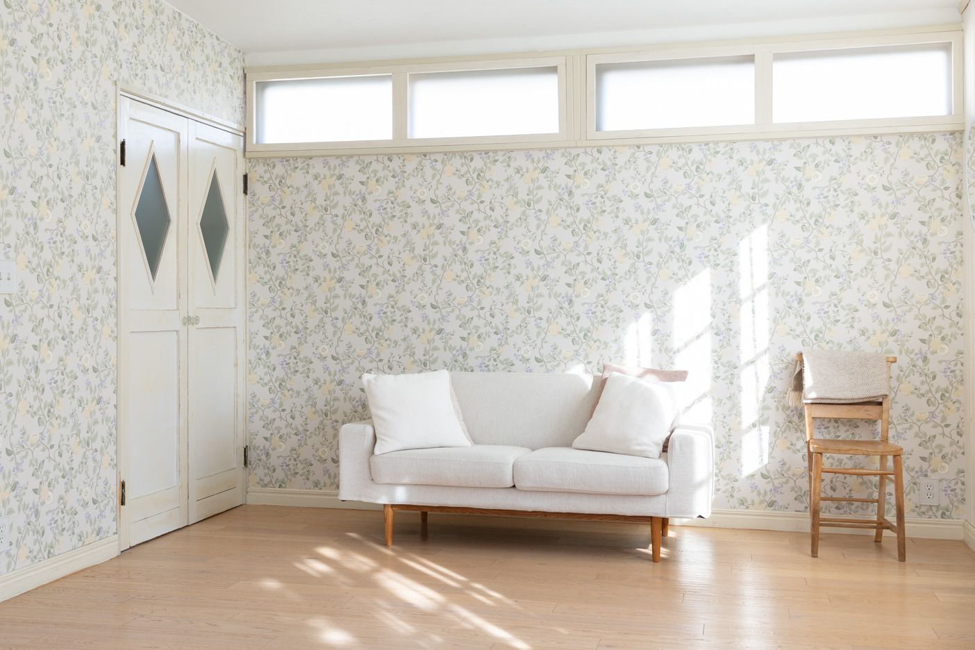 壁紙、ソファー