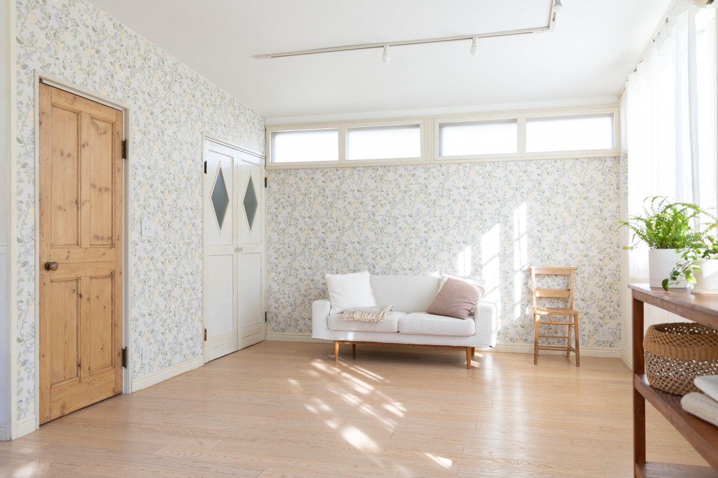 壁紙・ソファー